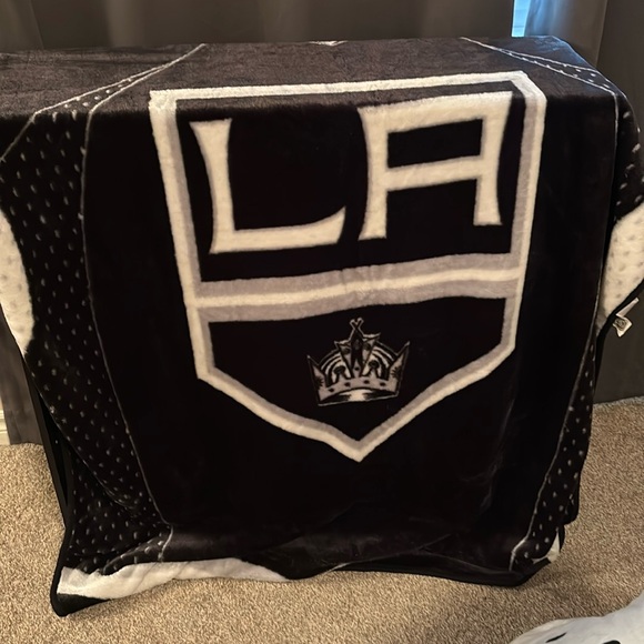 LA Kings Throw Blanket - Picture 1 of 1